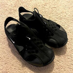 ** Great Condition** Toddler Nike Sunray shoes size 11.